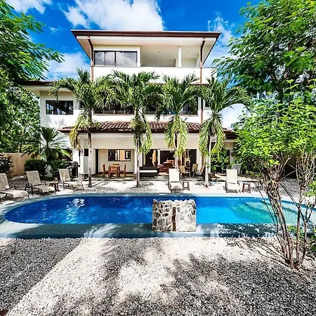 Beautiful Villa Walk To Beach Pool